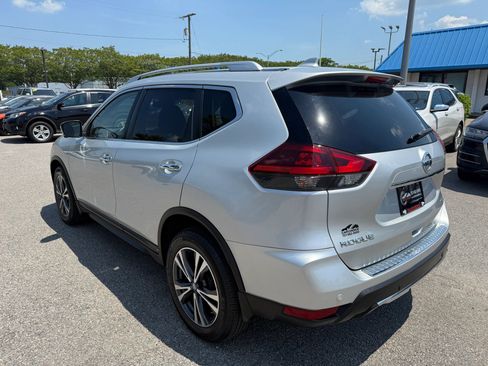 Used 2019 Nissan Rogue SV w/ Premium Package AWD/4WD image 10