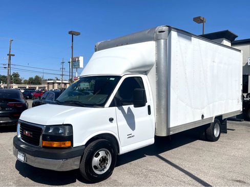 Used 2018 GMC Savana 4500 w/ Power Convenience Package image 2