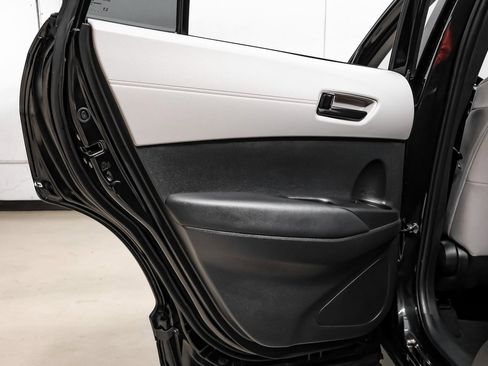 Used 2025 Toyota Corolla Cross L image 53