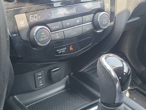 Used 2018 Nissan Rogue Sport SV w/ SV Technology Package FWD image 28