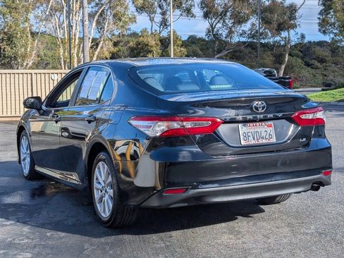 Used 2018 Toyota Camry LE image 12