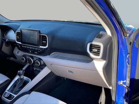Used 2025 Hyundai Venue SEL FWD image 19