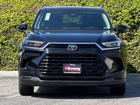 Used 2025 Toyota Grand Highlander AWD image 10