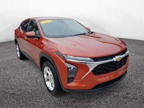 Used 2024 Chevrolet Trax LS w/ LS Convenience Package FWD image 8