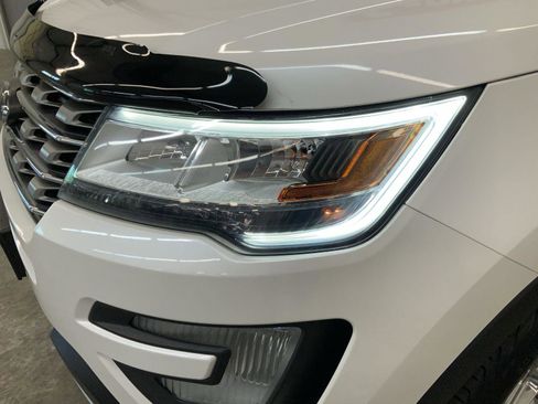 Used 2017 Ford Explorer XLT w/ Equipment Group 202A AWD/4WD image 54