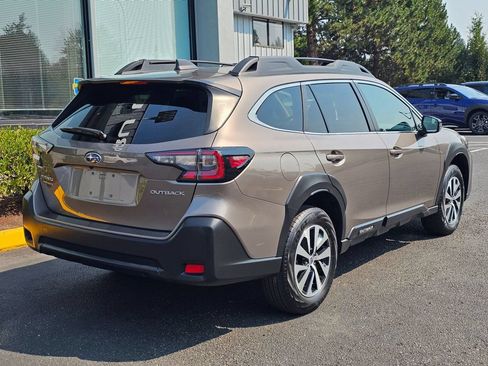Used 2024 Subaru Outback Premium AWD/4WD image 7