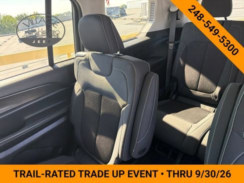 Used 2023 Jeep Grand Cherokee L Laredo AWD/4WD image 8