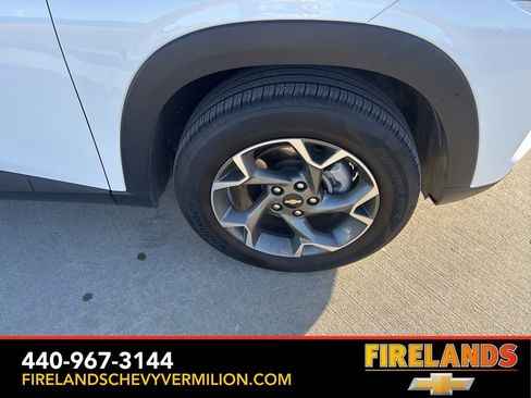 Certified 2025 Chevrolet Trax LT w/ LT Convenience Package image 46