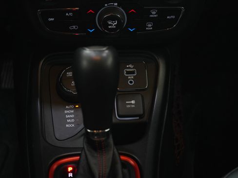 Used 2017 Jeep Compass Trailhawk w/ Popular Equipment Group AWD/4WD image 19