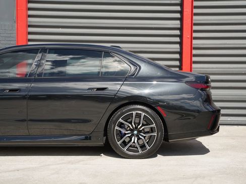Used 2023 BMW i7 xDrive60 w/ Executive Package 2 AWD/4WD image 8