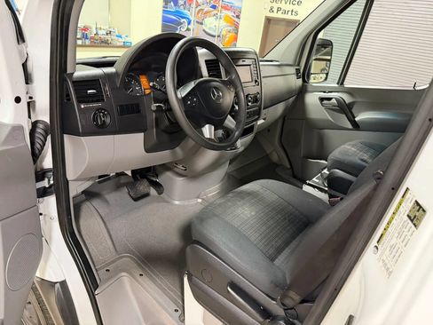 Used 2018 Mercedes-Benz Sprinter 2500 image 36
