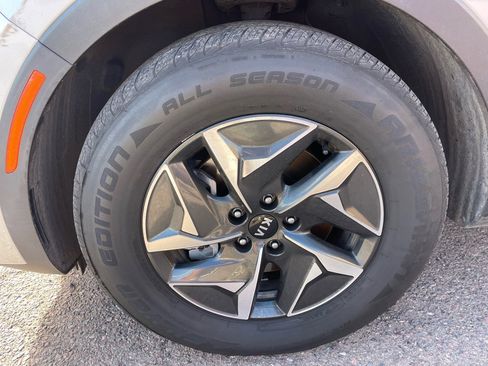 Used 2021 Kia Sorento EX image 5