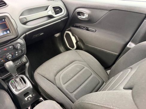 Used 2020 Jeep Renegade Latitude FWD image 15