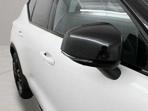 New 2026 Volvo XC40 B5 Ultra w/ Protection Package Premier AWD/4WD image 17