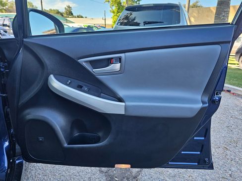 Used 2015 Toyota Prius Four w/ Deluxe Solar Roof Package image 21