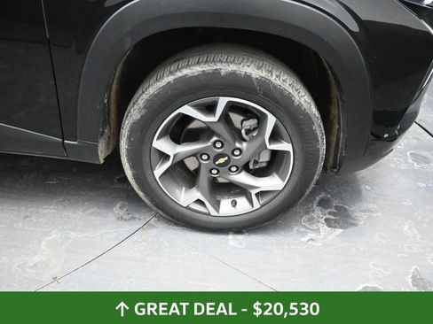 Used 2025 Chevrolet Trax LT image 19