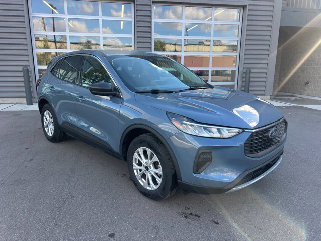 Used 2024 Ford Escape Active AWD/4WD image 3