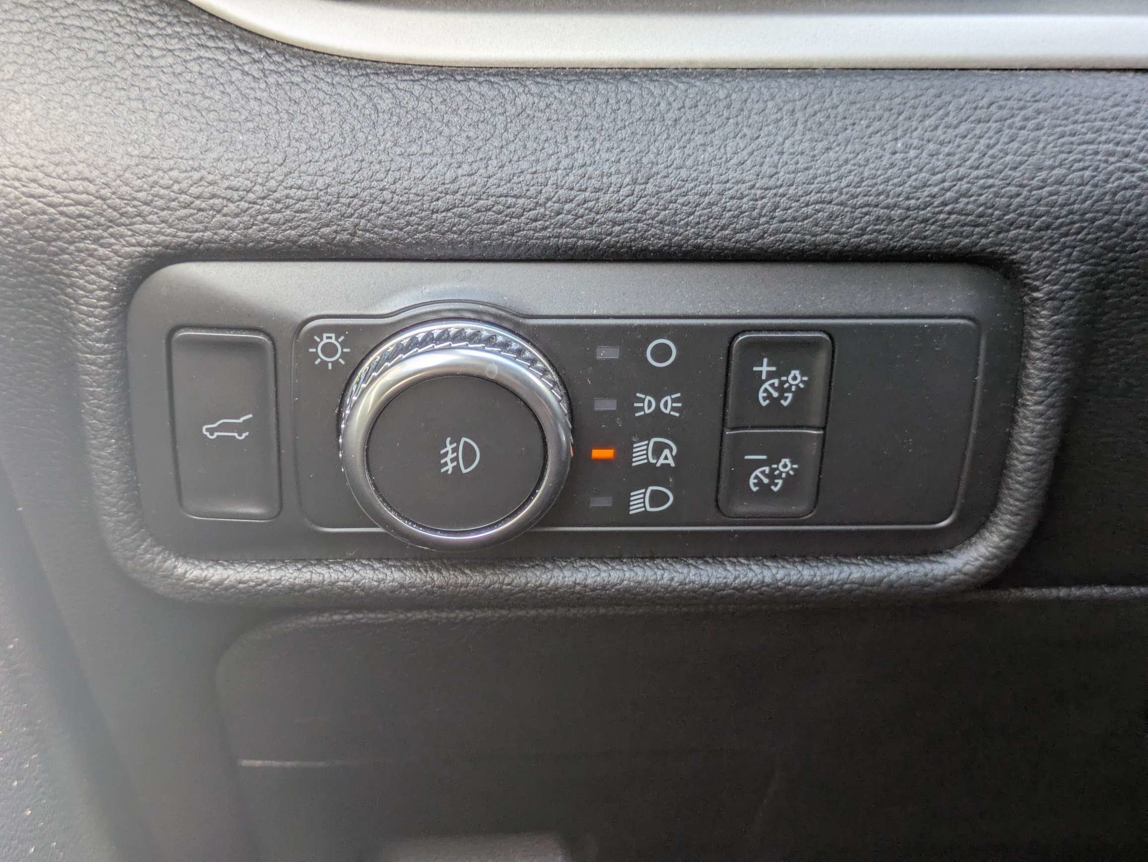 Used 2021 Ford Explorer XLT w/ Equipment Group 202A RWD image 16