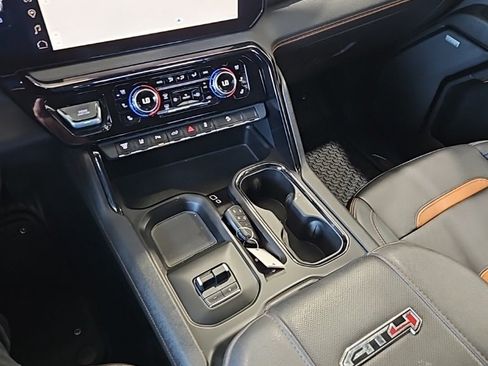 Used 2024 GMC Sierra 2500 AT4 image 34