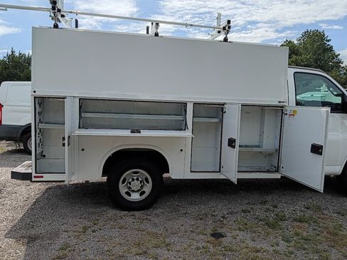 Used 2023 Chevrolet Express 3500 w/ Power Convenience Package RWD image 10