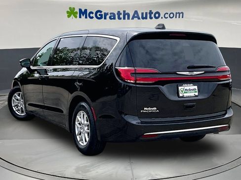 Used 2025 Chrysler Pacifica Select FWD image 5