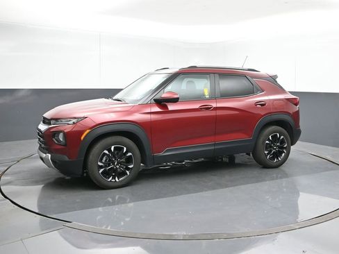 Used 2023 Chevrolet TrailBlazer LT image 2