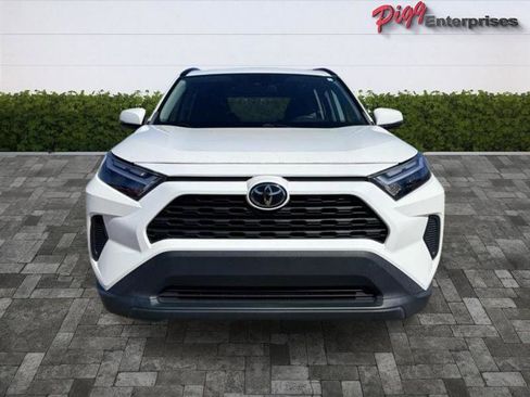 Used 2022 Toyota RAV4 XLE image 5