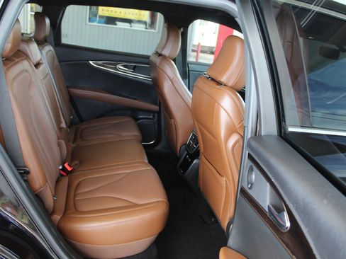 Used 2023 Lincoln Nautilus Reserve w/ Monochromatic Package image 20