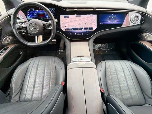 Used 2022 Mercedes-Benz EQS 580 4MATIC Sedan image 15