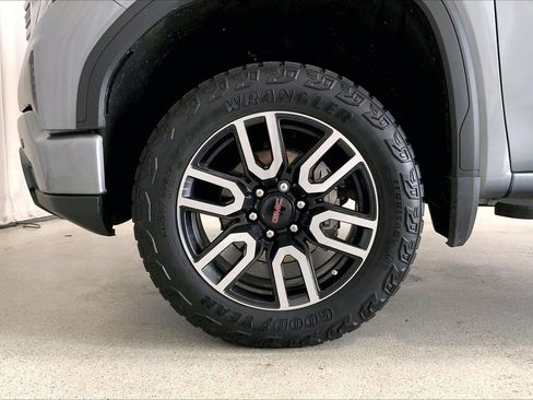 Used 2024 GMC Sierra 1500 AT4 w/ Technology Package image 8