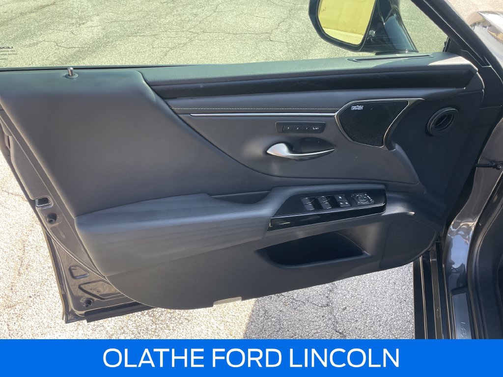 Used 2022 Lexus ES 300h w/ Accessory Package 2 FWD image 12
