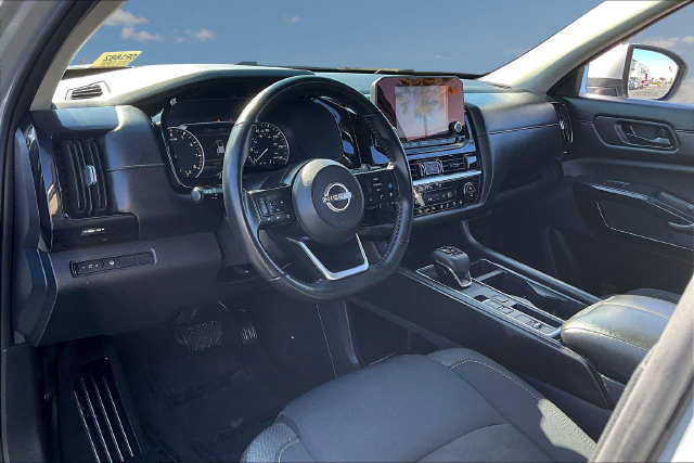 Certified 2024 Nissan Pathfinder SV FWD image 16