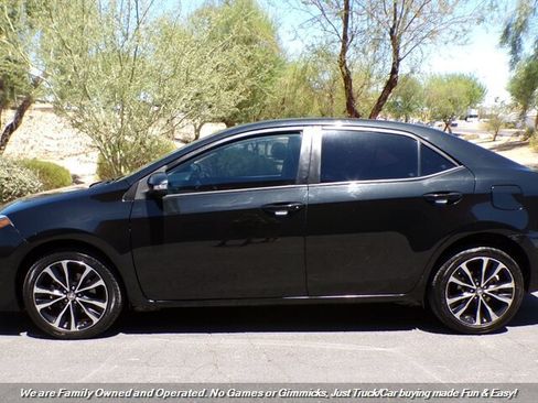 Used 2017 Toyota Corolla SE FWD image 5