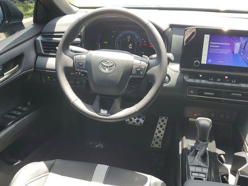 Used 2026 Toyota Camry SE FWD image 17