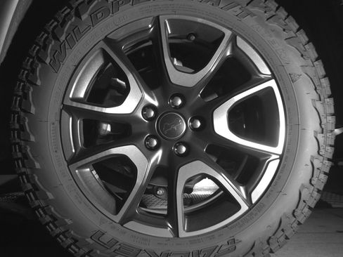 Used 2025 Jeep Compass Trailhawk AWD/4WD image 14