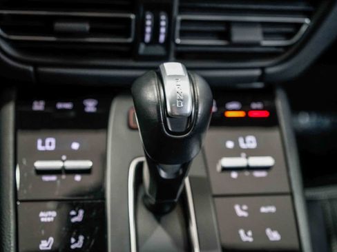 Used 2024 Porsche Macan image 21