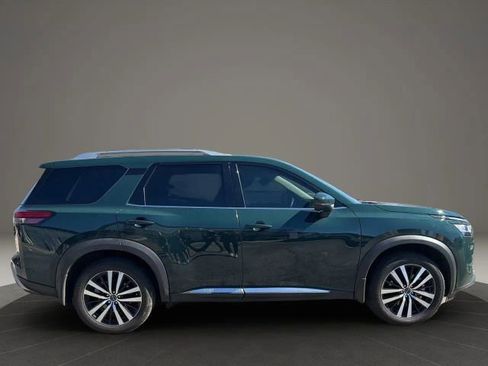 Used 2024 Nissan Pathfinder Platinum image 6