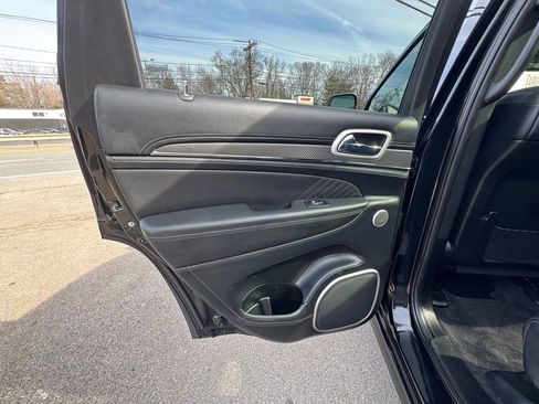 Used 2018 Jeep Grand Cherokee SRT image 36