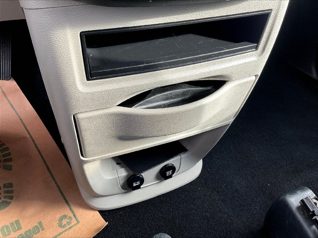 Used 2019 Dodge Grand Caravan SE w/ UConnect Hands-Free Group FWD image 16