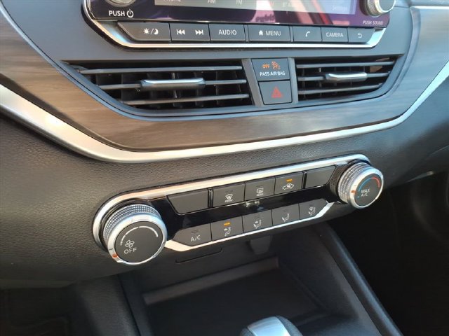 Used 2025 Nissan Altima 2.5 SV FWD image 21