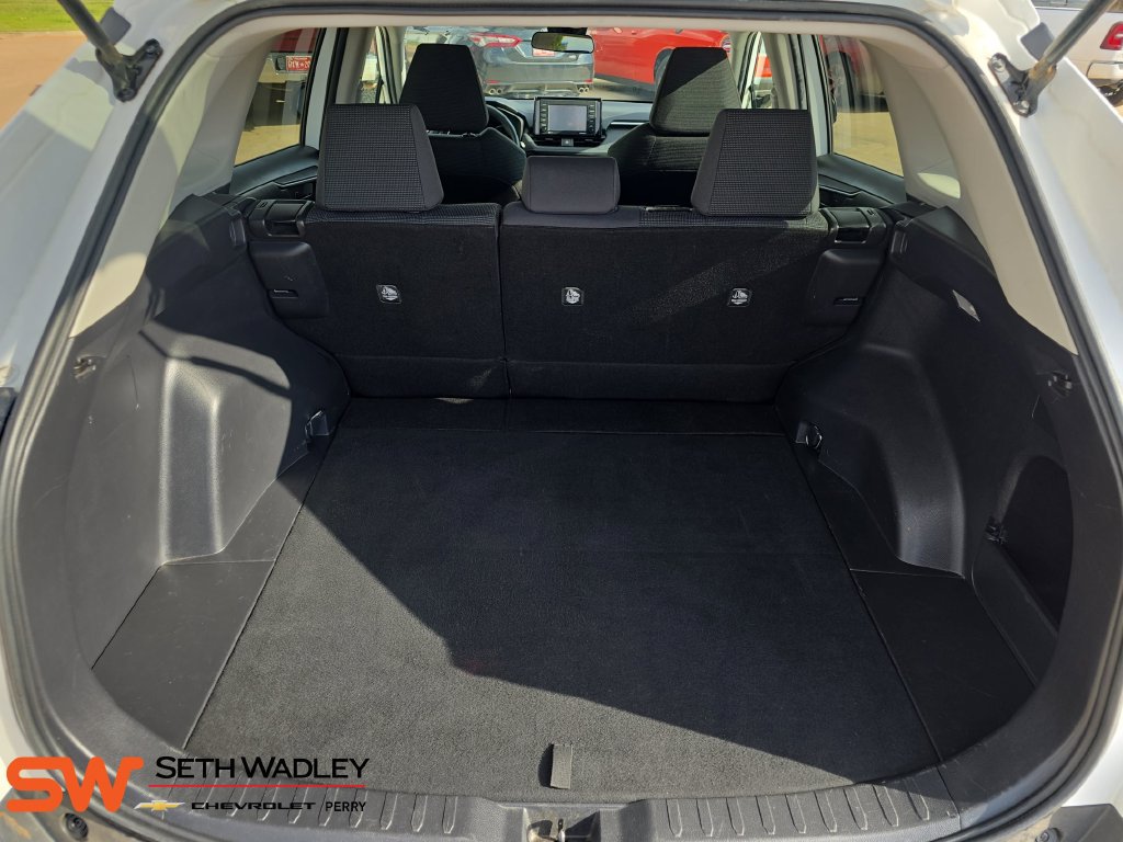 Used 2021 Toyota RAV4 LE FWD image 12