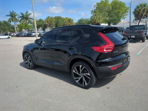 Used 2022 Volvo XC40 T5 R-Design w/ Advanced Package AWD/4WD image 8