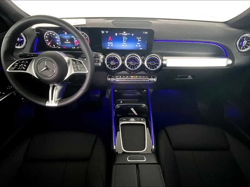 New 2025 Mercedes-Benz GLB 250 4MATIC image 8