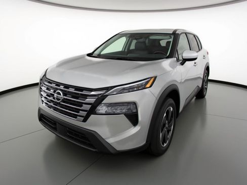 Used 2025 Nissan Rogue SV image 3