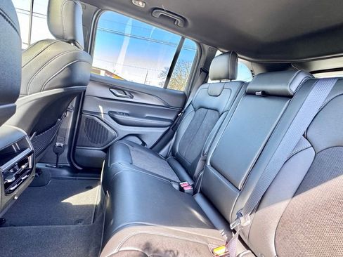 Used 2024 Jeep Grand Cherokee Altitude AWD/4WD image 16