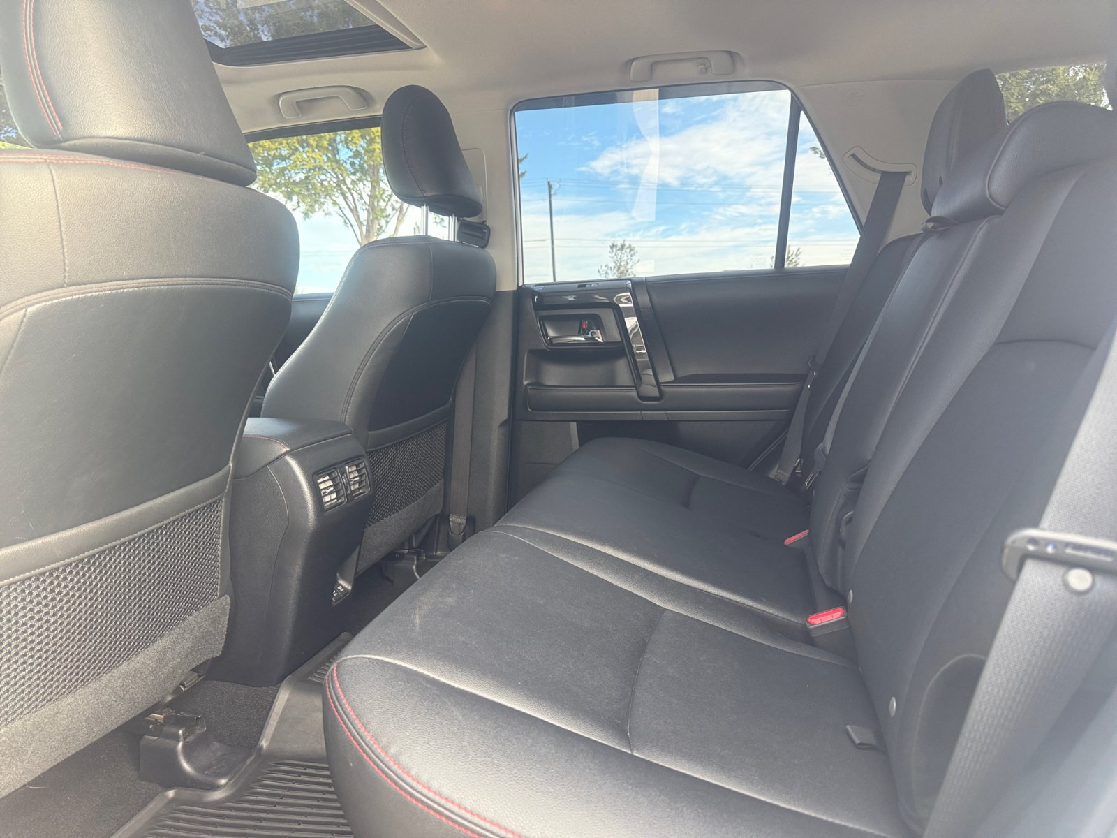 Used 2020 Toyota 4Runner Venture w/ Moonroof Package AWD/4WD image 28