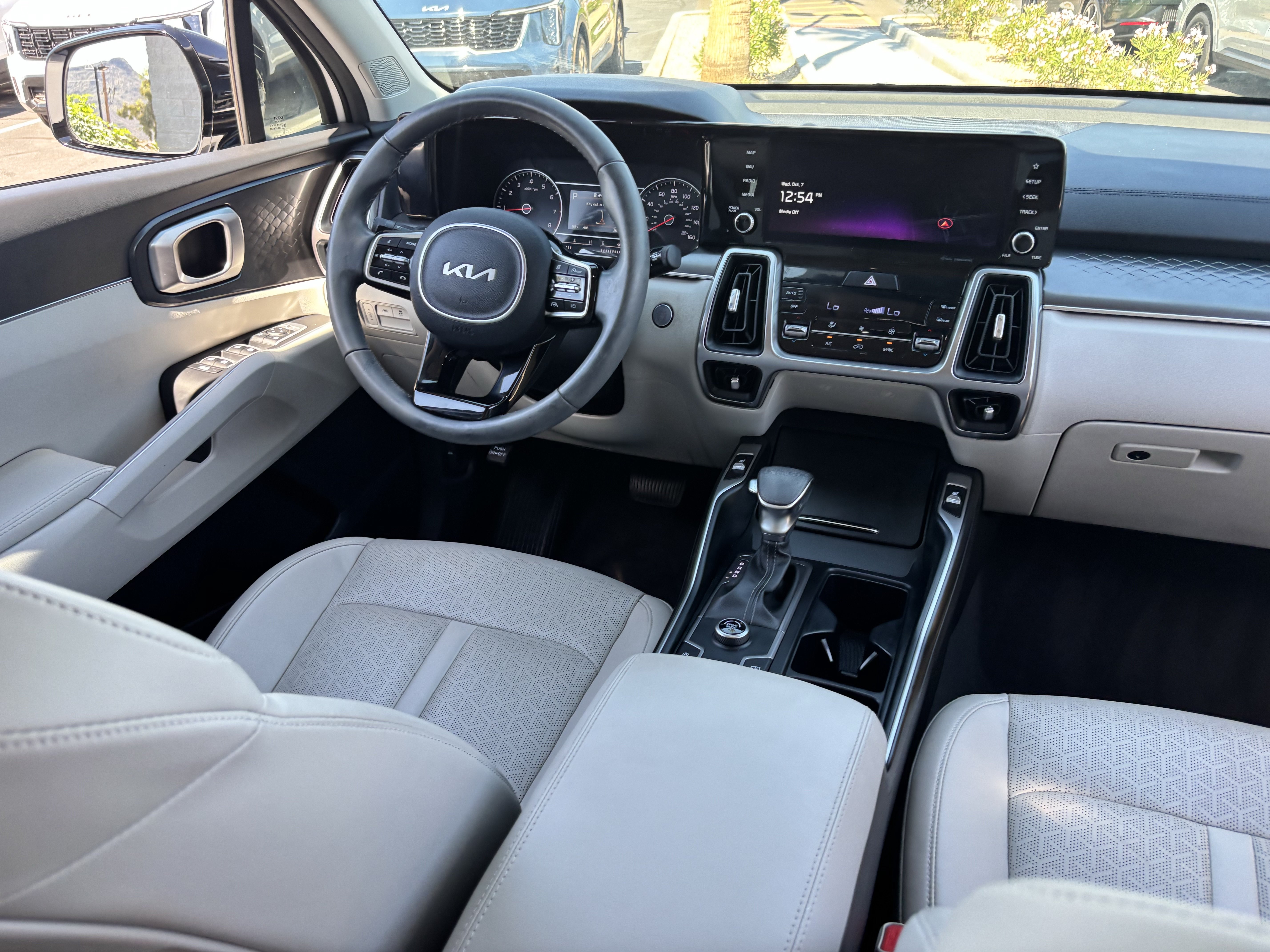 Used 2023 Kia Sorento S w/ Panoramic Sunroof Package FWD image 12