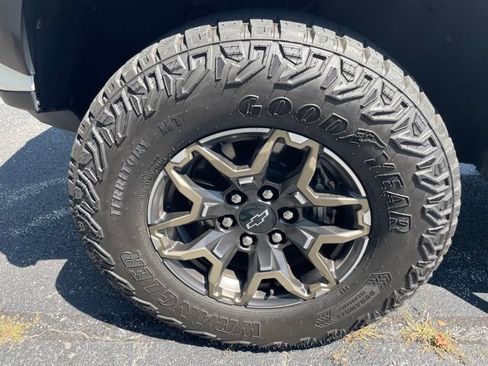 Used 2024 Chevrolet Colorado ZR2 w/ ZR2 Convenience Package III AWD/4WD image 39