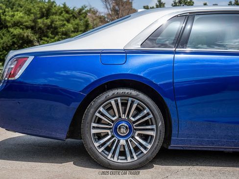 Used 2023 Rolls-Royce Ghost w/ Ghost Package image 10