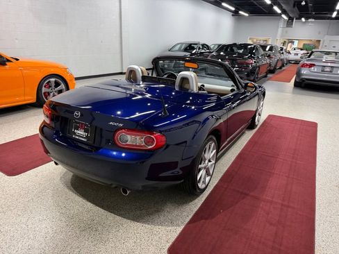 Used 2011 MAZDA MX-5 Miata Grand Touring RWD image 15